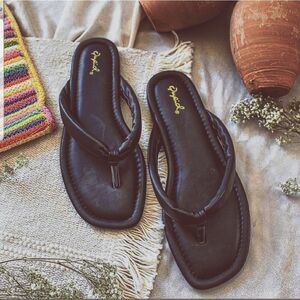 🚨FEW PAIRS LEFT// Black thong Sandal